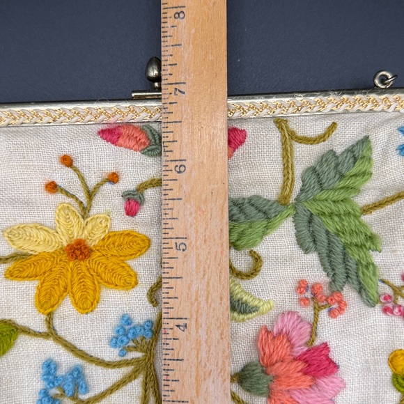 Floral Embroidered Clutch - Picture 9 of 9